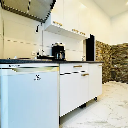 1-bedroom Retreat In Area *