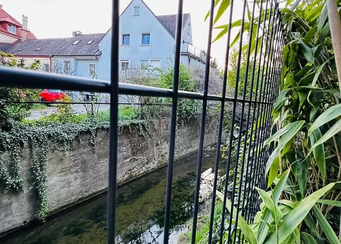 1-bedroom Retreat In Area Apartman